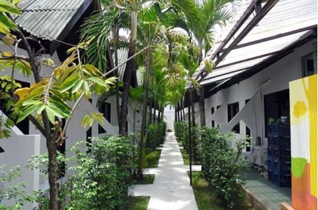 Hacienda Phuket Hotel Patong Екстериор снимка